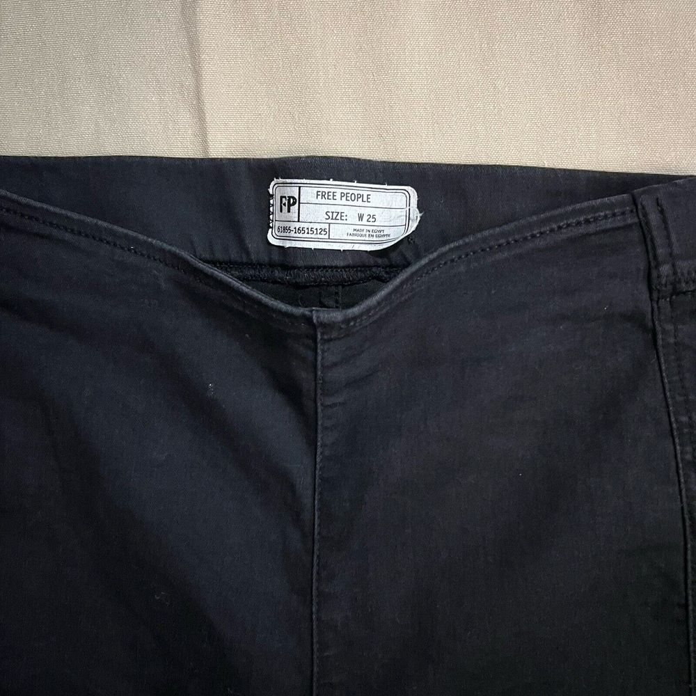 Free People We The Free Raw High-Rise Jegging  Size‎ 25 Frayed Hem Black Jeans - Picture 4 of 4